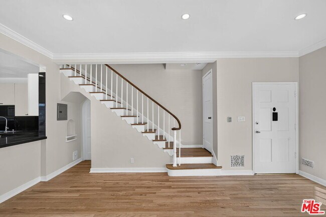 Building Photo - 215 S Gale Dr