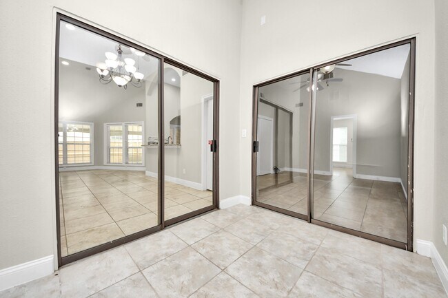 Building Photo - 5039 E Pagewick Dr