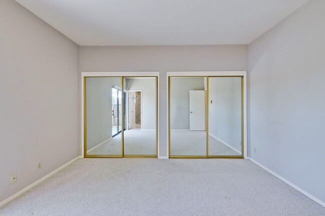 Building Photo - 1108 Shoreline Dr