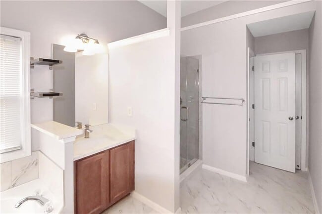 Building Photo - 2389 White Alder Dr NE