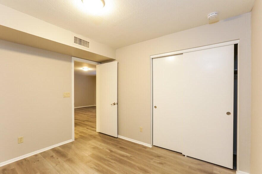 Building Photo - 7586 W Montebello Ave