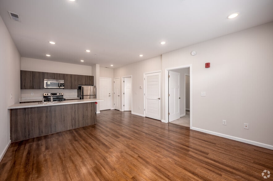 1BR, 1BA - 652SF - Living Room/Kitchen - Park South A