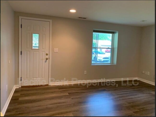 Building Photo - 3419 S Parker Ave