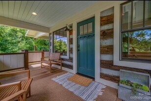 Building Photo - 54 Holland Dr