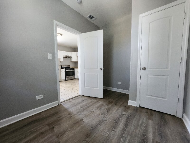 Building Photo - 7308 S Kenwood Ave