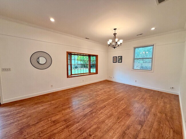 Building Photo - Recently Updated 4-Bedroom Ranch Home w/a 2 Bedroom Guest Cottage! Ready 05-01-26! Pet Friendly Home