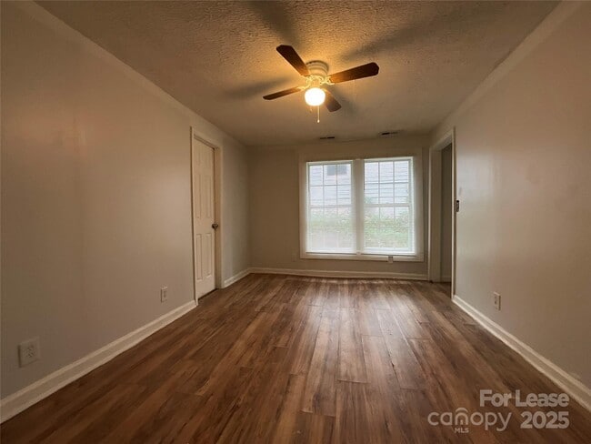 Building Photo - 1305 Ragan Ave