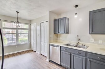 Building Photo - 2910 Tracker Ln