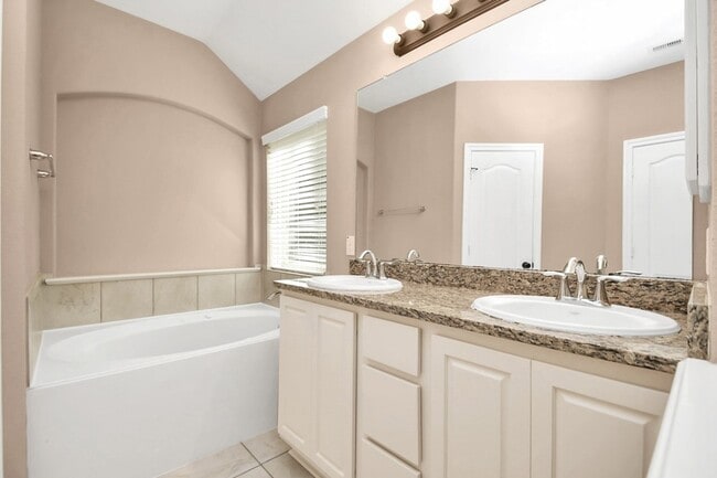 Building Photo - 7 Tidwilow Pl