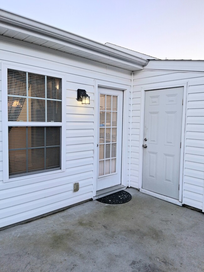 Building Photo - 1731 Elizabeth St