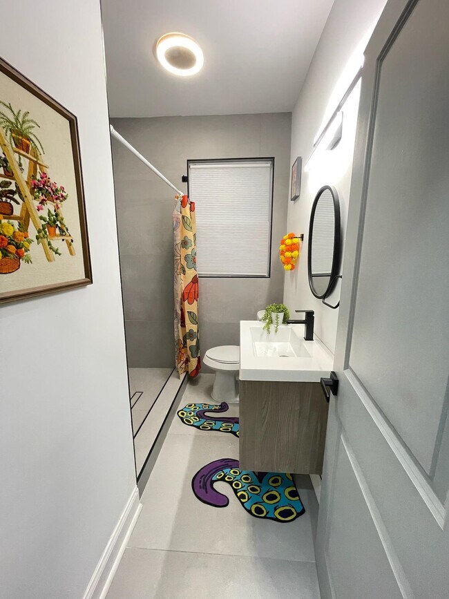 Building Photo - 2462 Hale Ave