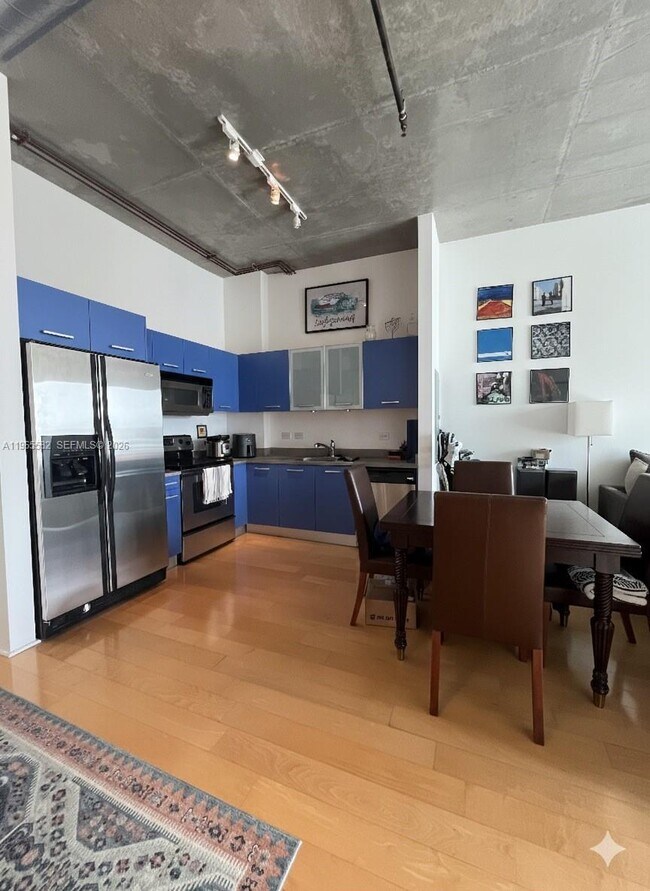 Building Photo - 313 NE 2nd St