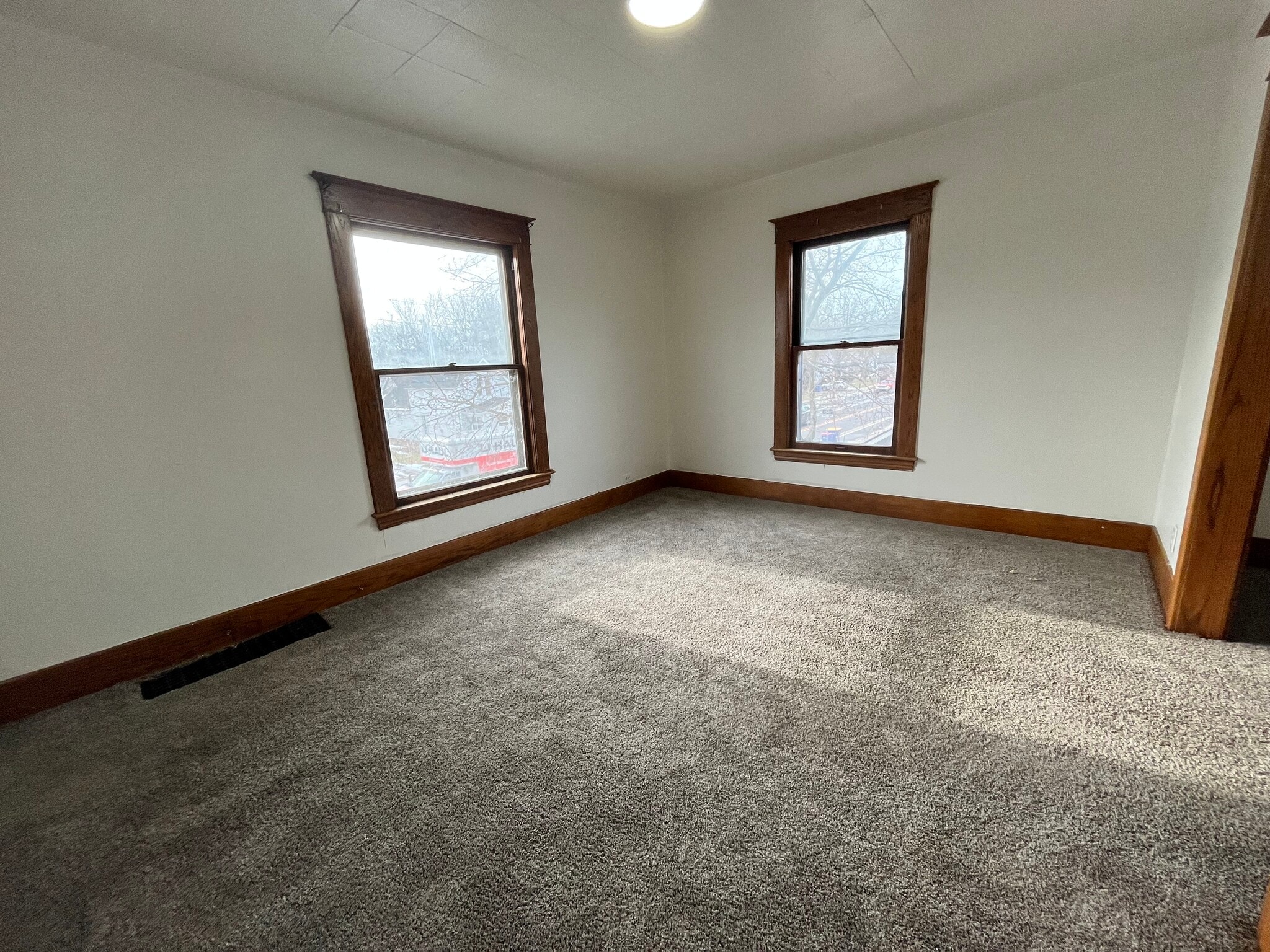 Building Photo - 239 Ann St NE