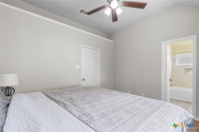 Building Photo - 2804 Bluejay Dr