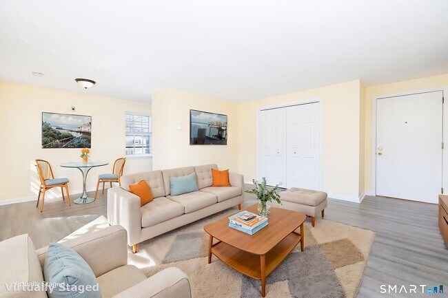 Building Photo - 117 Shadow Ln