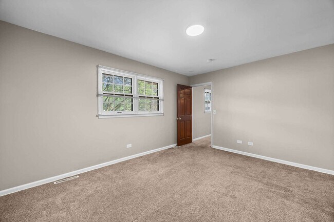 Building Photo - 108 Holly Ct