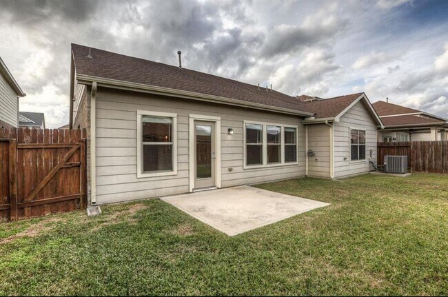 Building Photo - 29610 Legends Glen Dr