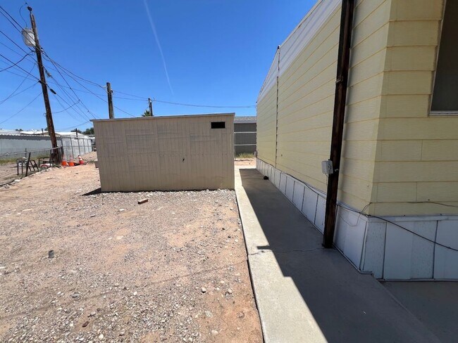 Building Photo - 2 Bedroom Manufactured Home in Bullhead City