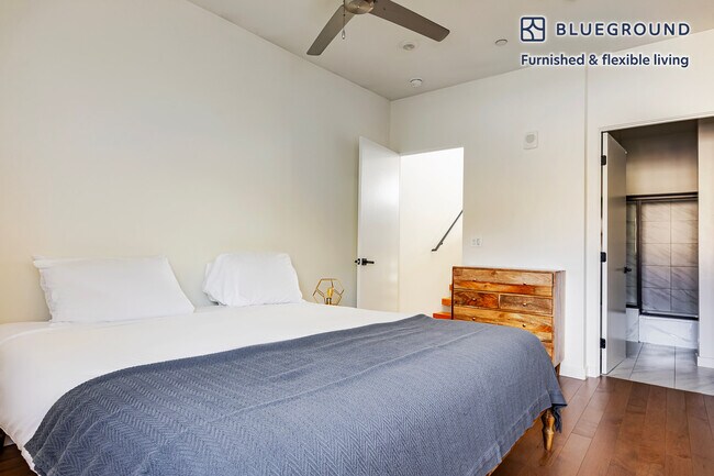 Building Photo - 654 N Virgil Ave