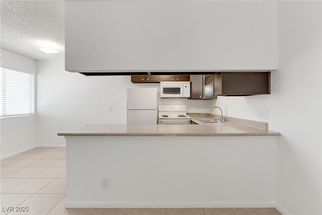 Building Photo - 805 Palo Verde Dr