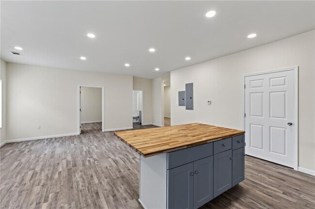Building Photo - 160 Janney Cir