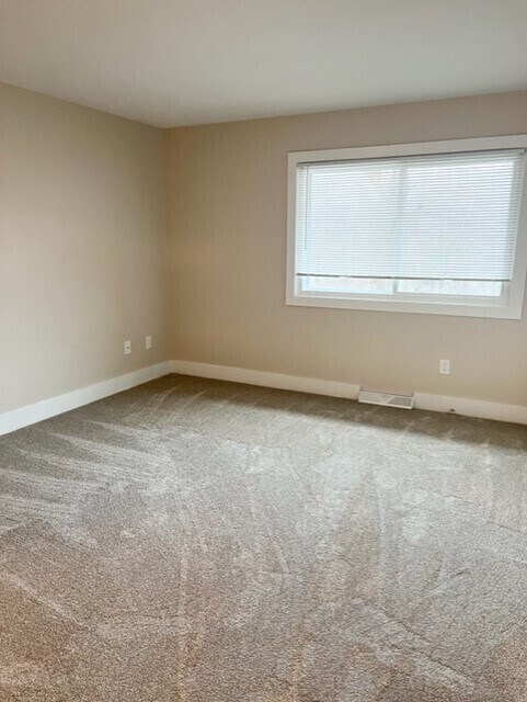 Building Photo - 533 Misty Meadow Blvd
