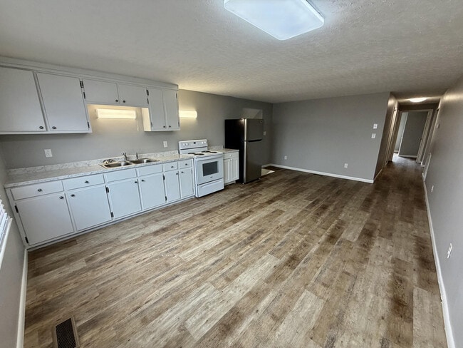 Building Photo - 253 Magnolia Ave