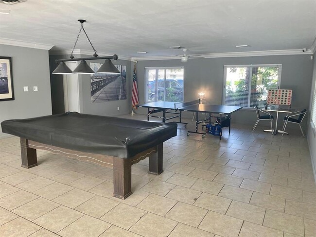 Building Photo - 136 NE 19th Ct