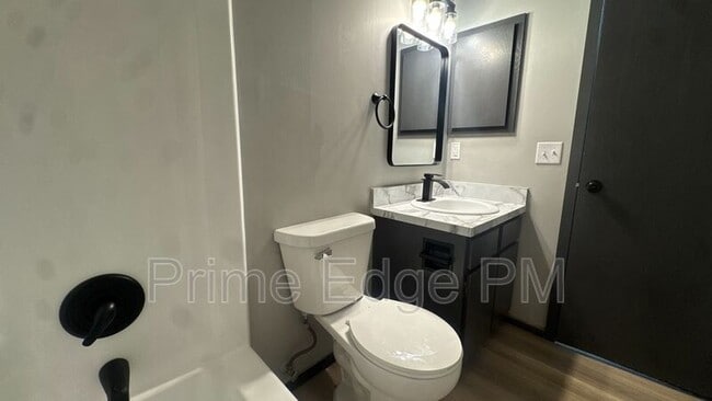 Building Photo - 1701 Ridgehaven Ct
