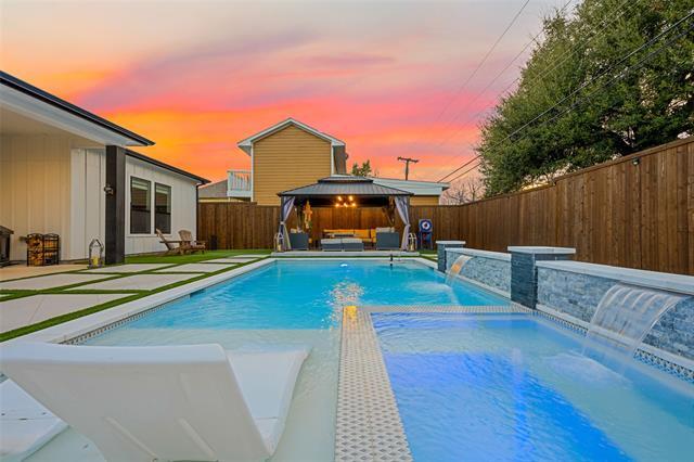 Building Photo - 3111 Hedgerow Dr