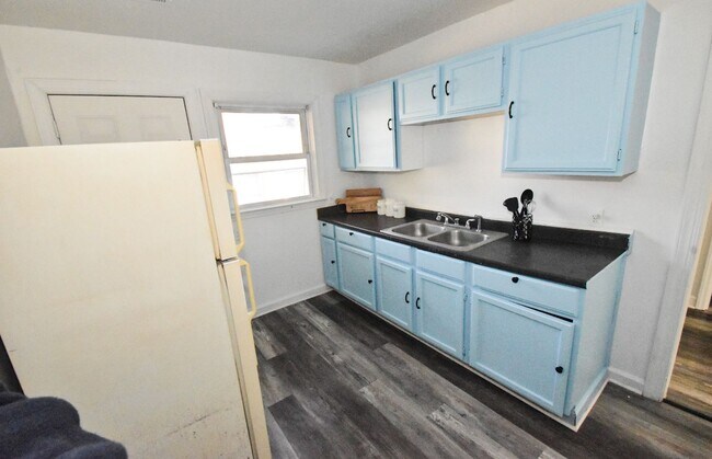 Building Photo - 2120 Kennesaw Dr