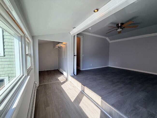 Building Photo - Move in ready, spacious, 4 bedroom, 3 bath single-family home available for rent in Hackensack, NJ.