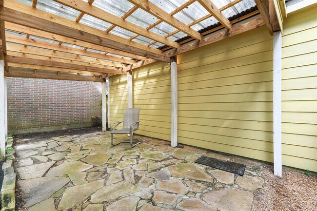 Building Photo - 15 Tulip Hill Ct