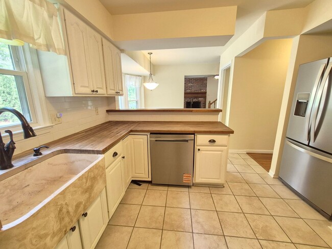 Building Photo - 125 Ivywood Dr