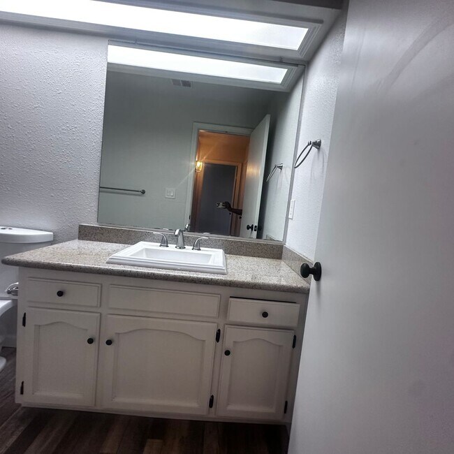 Building Photo - Must See!! Gorgeous 2 Bedroom, 2 Bathroom ...