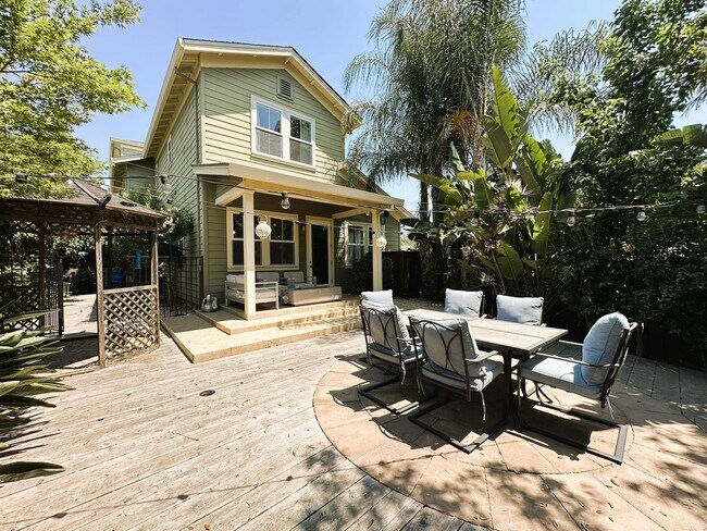 Building Photo - 1581 Cali Ln