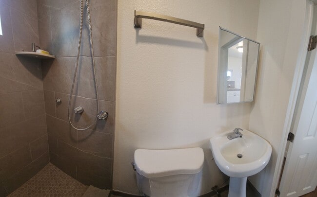 Building Photo - Views of Morro Bay in this cozy hillside cottage!