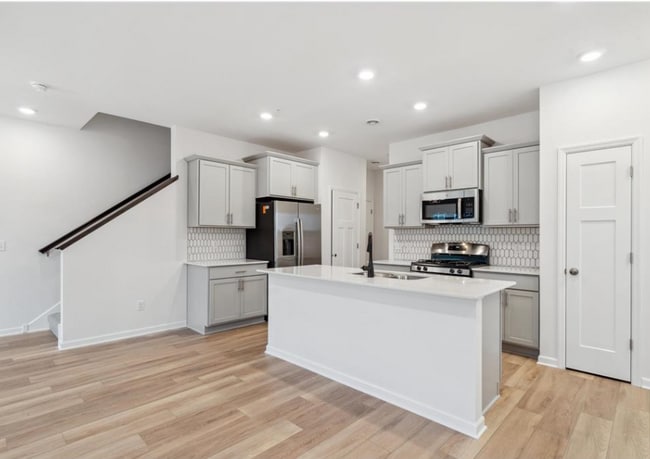 Building Photo - 13644 Busch Ln
