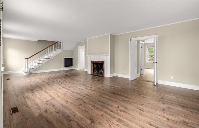 Building Photo - Harleston Village 3 Bed/2.5 Bath Gem Avail...