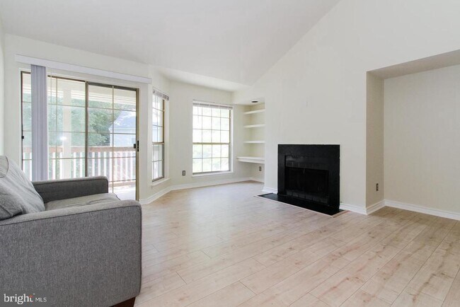 Building Photo - 3916 Penderview Dr