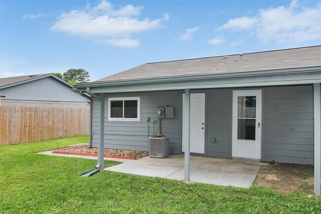 Building Photo - 12714 Summer Mill Dr