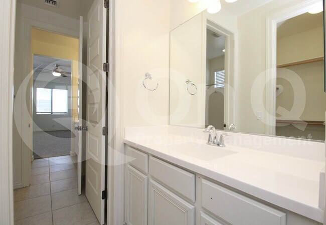 Building Photo - 4247 E Comstock Dr