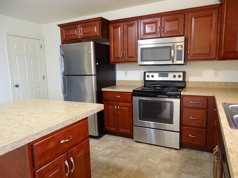 Building Photo - 322 Meadow View Dr