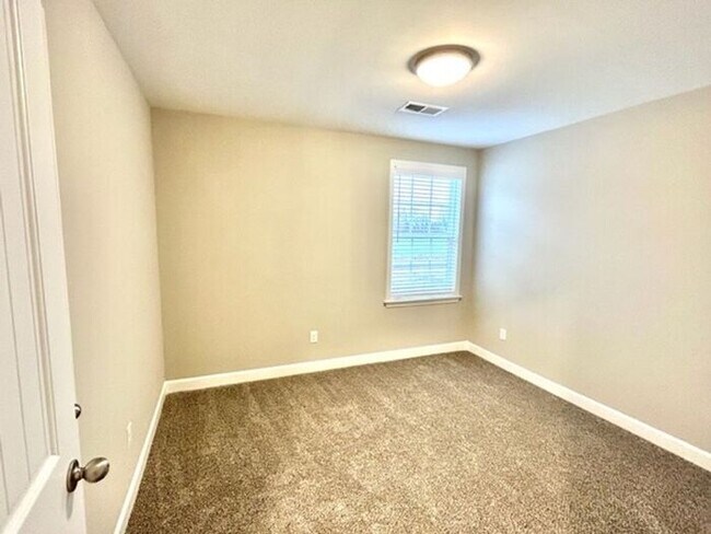 Building Photo - Now Leasing a 4-bedroom 2.5 bath home in Millington