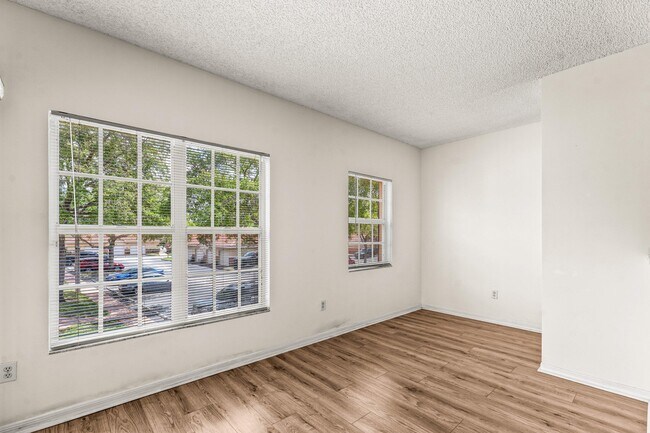 Building Photo - 10336 Fox Trail Rd S