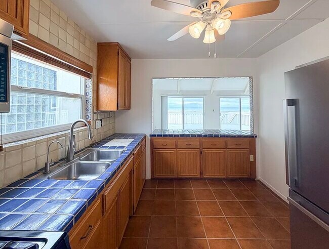 Building Photo - 4027 Ocean Dr