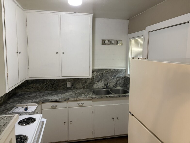 Building Photo - 108 Dixie Dr