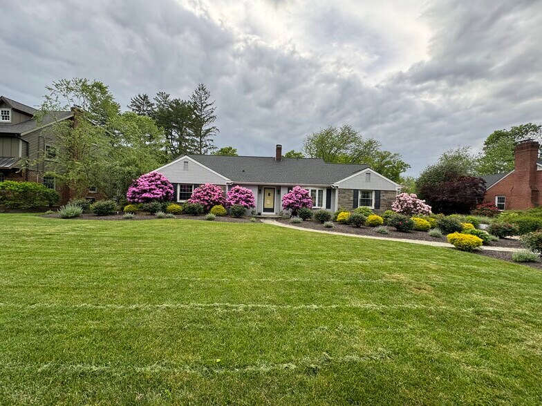 Front yard - 130 Chews Landing Rd