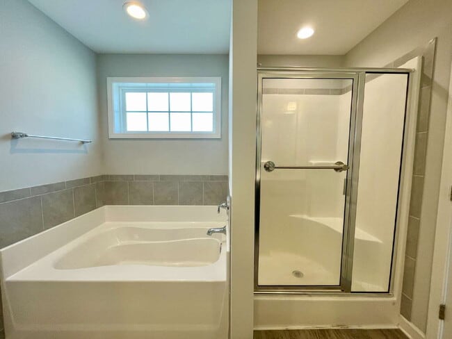Building Photo - Spacious 4 Bedroom, 2 And A Half Bath Nest...