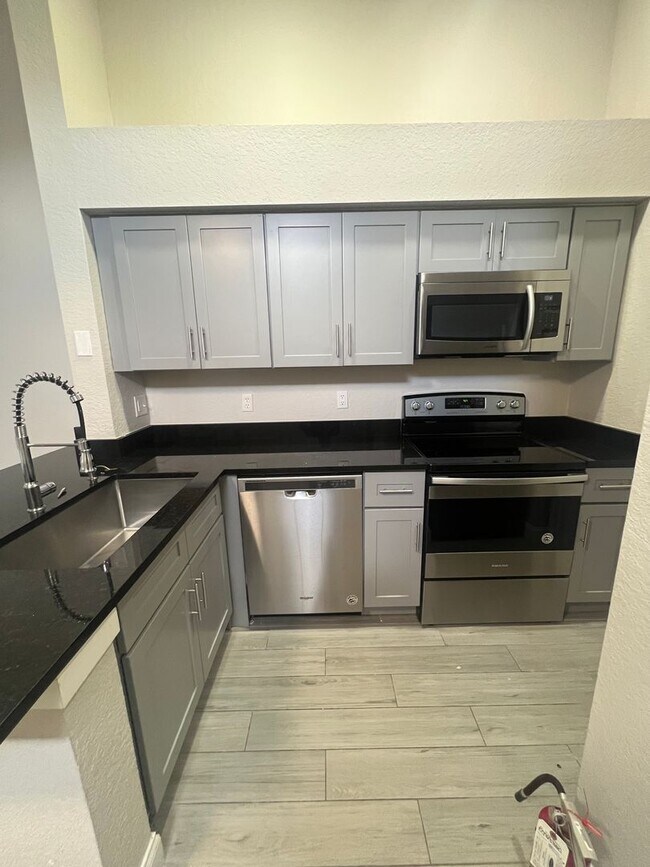 Building Photo - Modern 1-Bedroom Condo with Resort-Style Amenities in Gated Orlando Community
